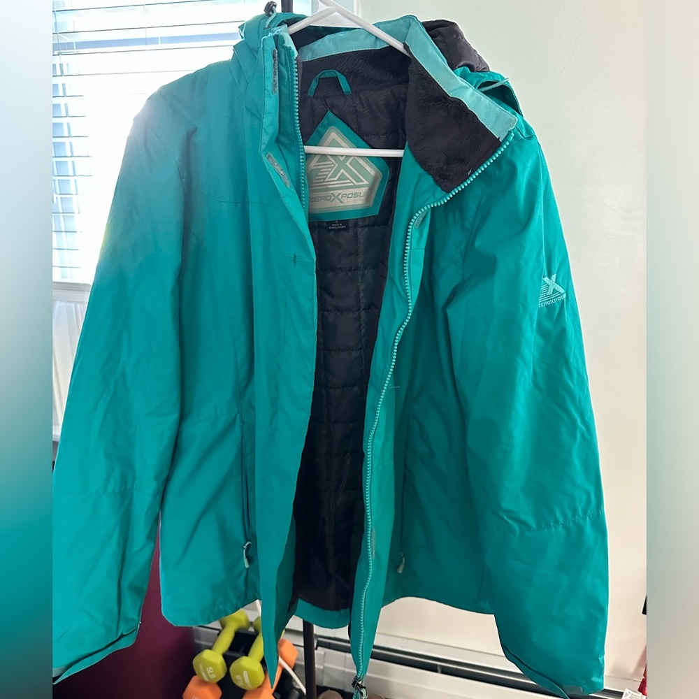 Women’s winter coat w/ hood